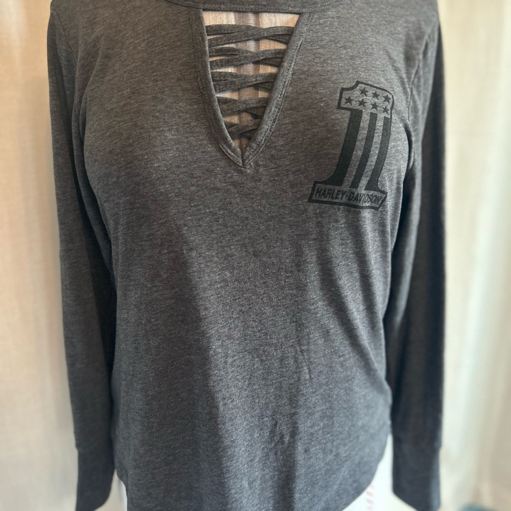 Ladies long sleeve Harley Davidson short size medium